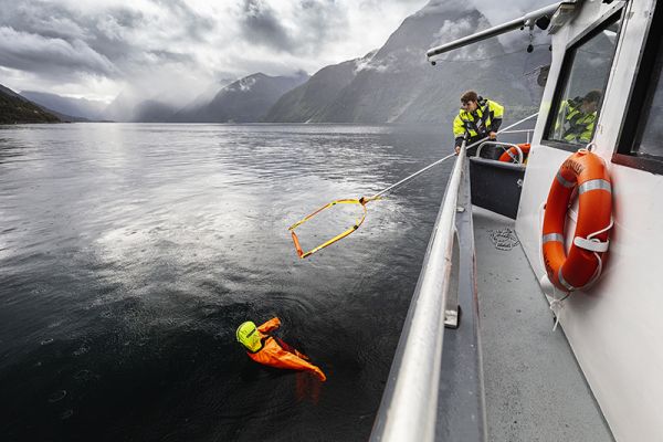 Redningsslynge - hjælp til mand overbord