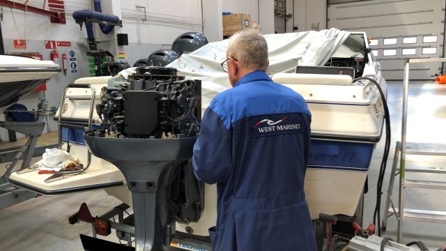 Service på Yamaha påhængsmotor