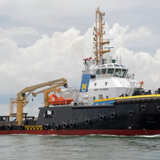 Knucke boom crane on a ship