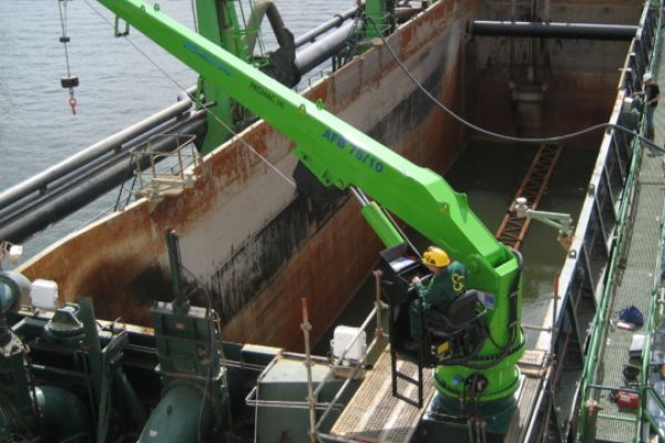 Stiff boom marine Crane from West-Marine